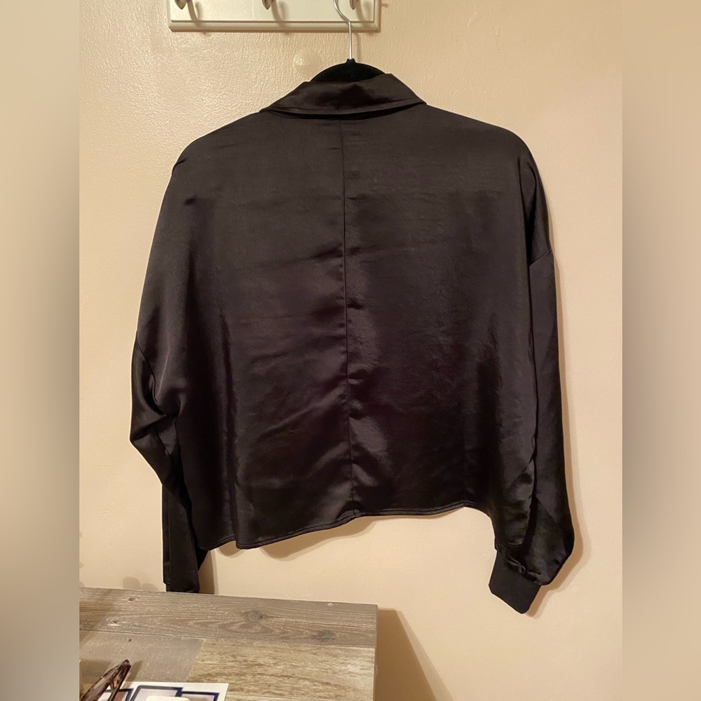 Silk collars button down top - Picture 3 of 3